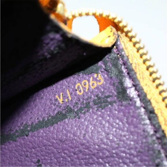 Louis Vuitton Epi Mini Pochette - Picture 10 of 11